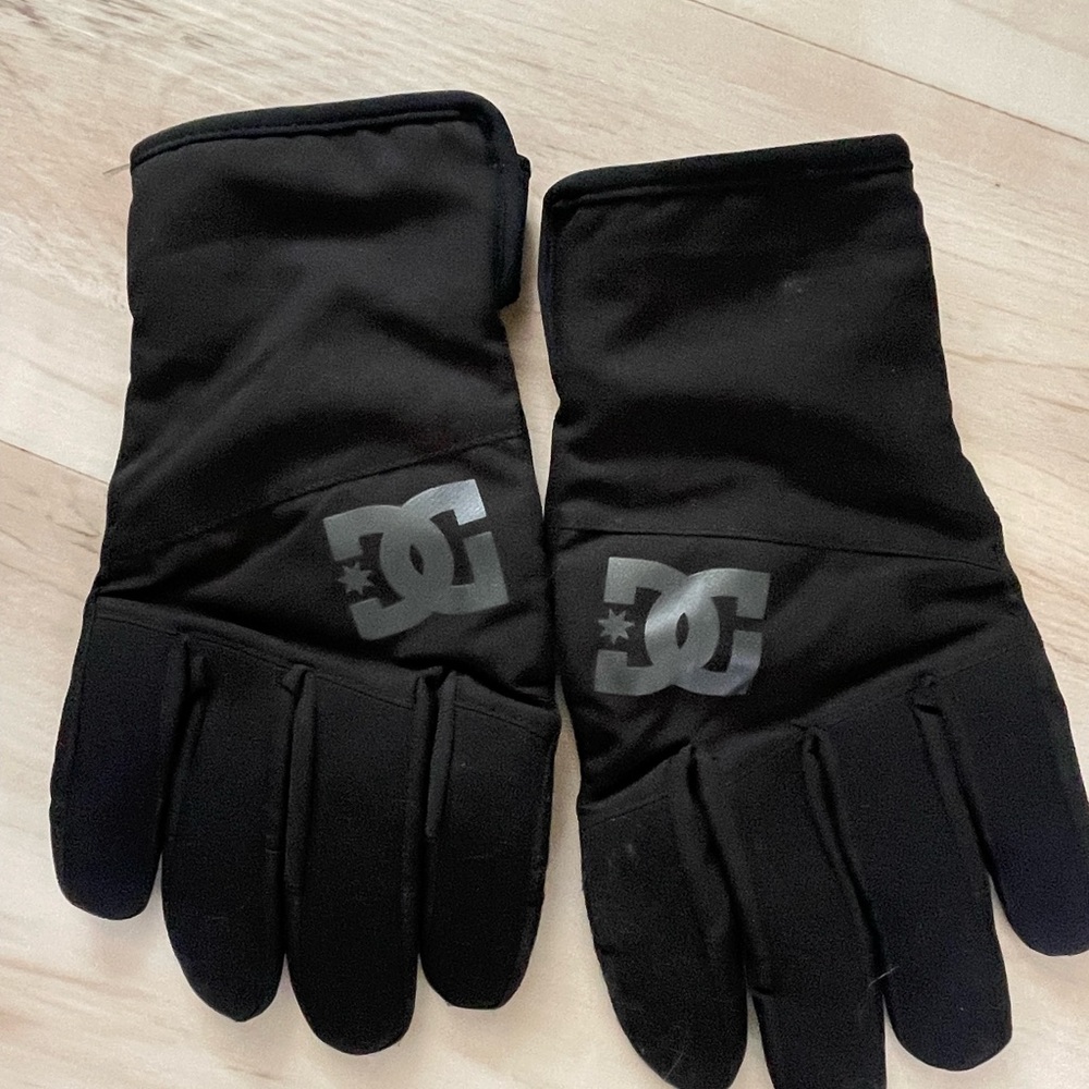 DC Black Fleece-Lined Gloves